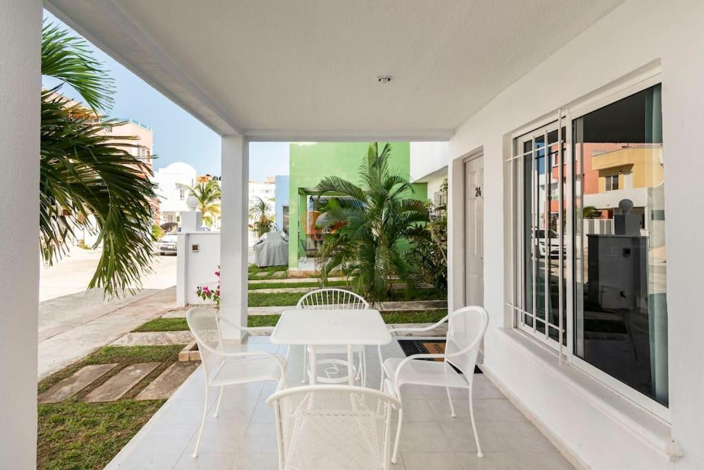 Micro Studio Perfect For Backpackers, Couples, 3 Min Drive To Playa El Nino كانكون المظهر الخارجي الصورة